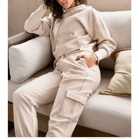 Thrive Société Oatmeal Finley Jogger Set - Picture 9 of 14